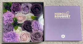 Čtvercový box - levandulové růže a karafiát