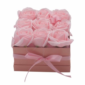 Dárkový box z mýdlových květů - 9 růžových růží - čtverec