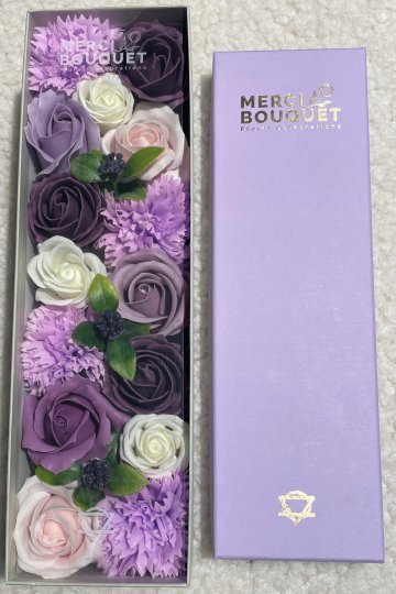 Dlouhý box box - levandulové růže a karafiát